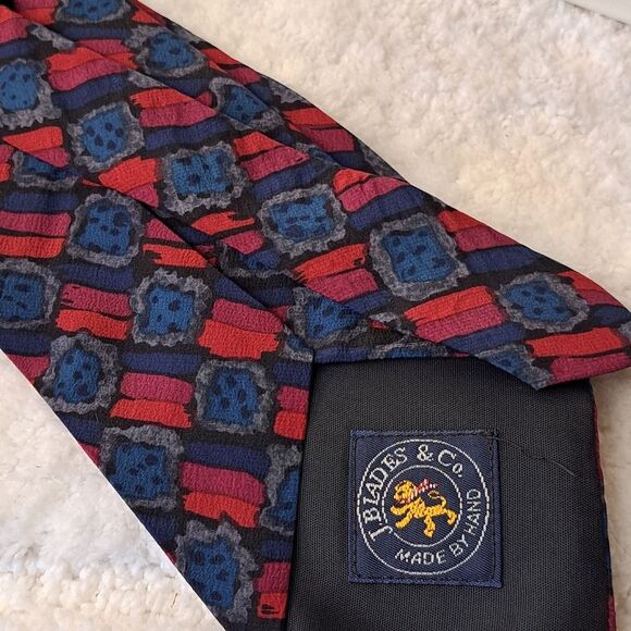J. Blades & Co Monterey Bay USA Geometric Blue/Red Pattern Men's Neck Tie - Picture 5 of 11